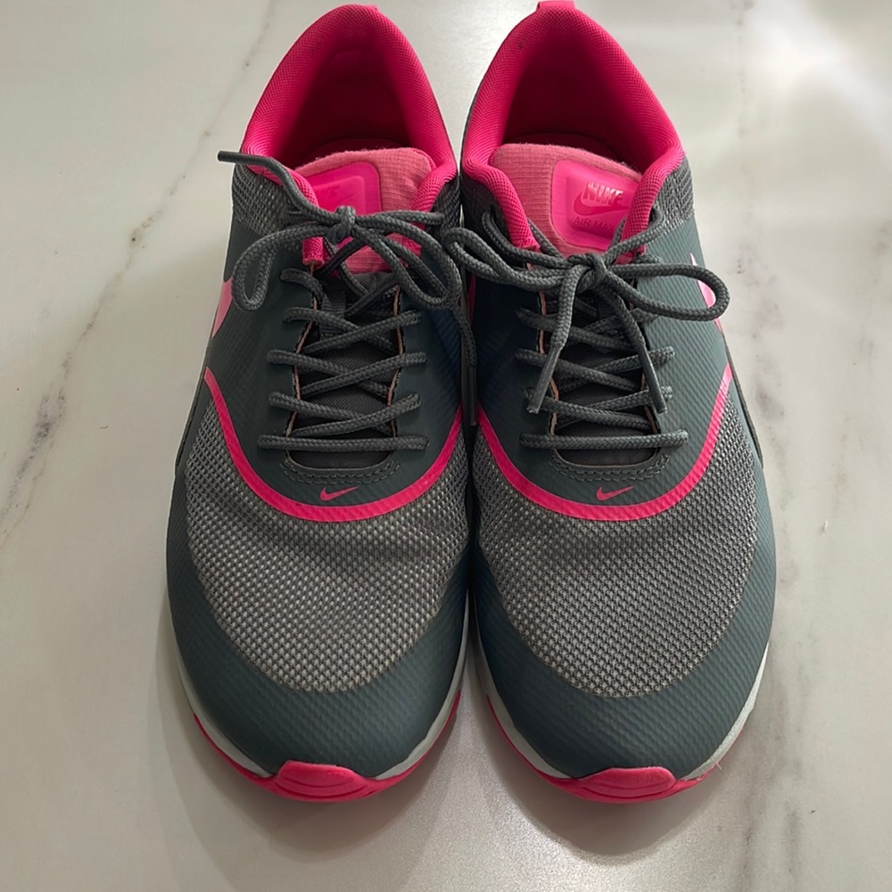 Nike Tennis Shoes